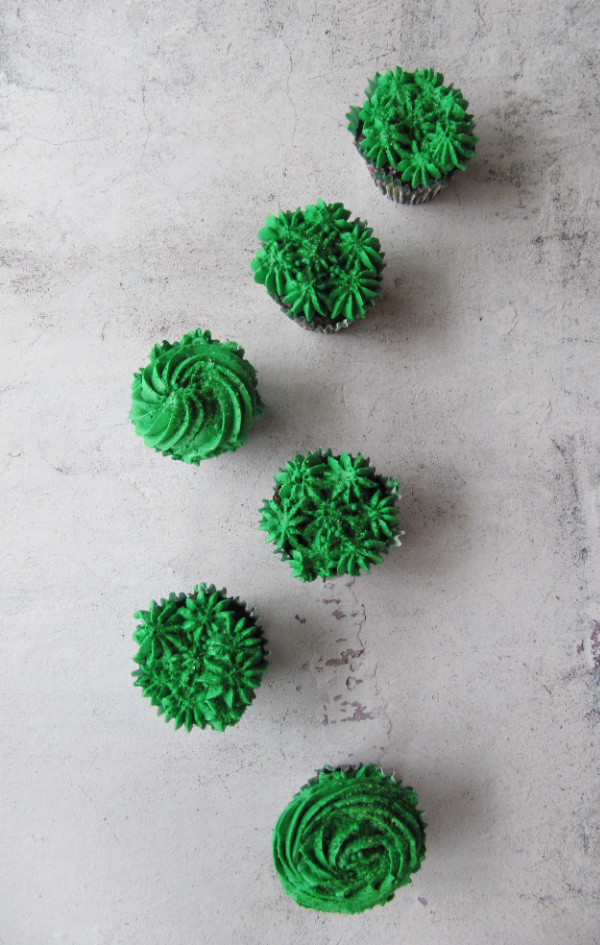 BAILEY’S IRISH CREAM CUPCAKES with buttercream frosting. 