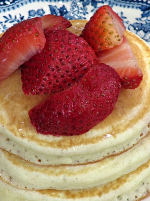 Fluffy Pancakes with Strawberries