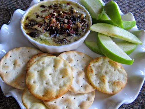 Baked blue cheese, crackers and apple slices. 