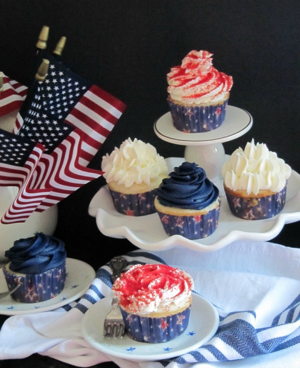 Crowd Pleasing 4th of July Cupcakes & Cake