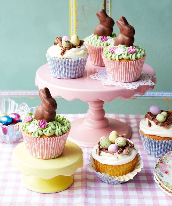 Easter-cupcakes with bunnies and eggs.