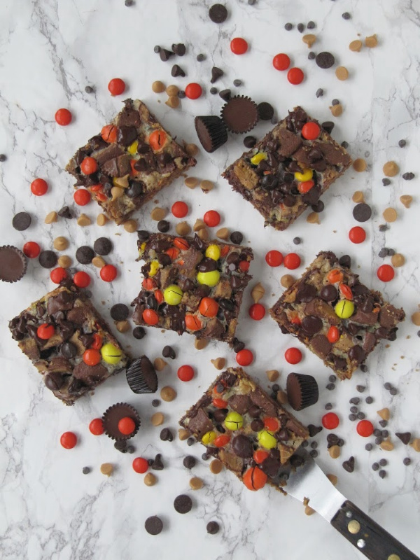  Reese's Pieces Peanut Butter Cup Magic Cookie Bars. 