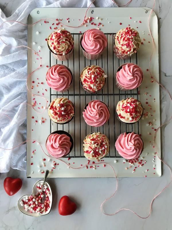 chocolate-valentine-cupcakes-with buttercream frosting