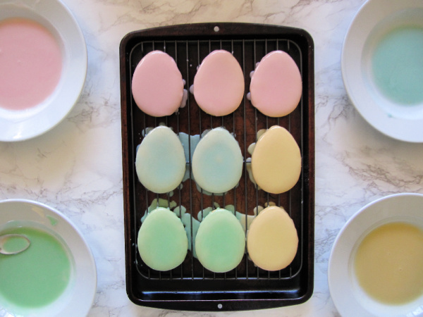 Pastel egg shaped cookies
