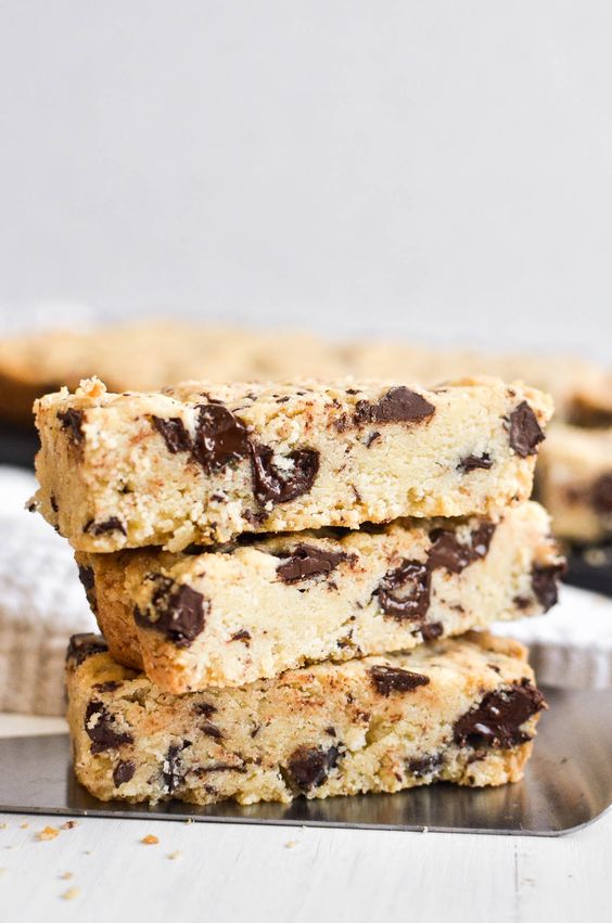 chocolate chunk shortbread bars