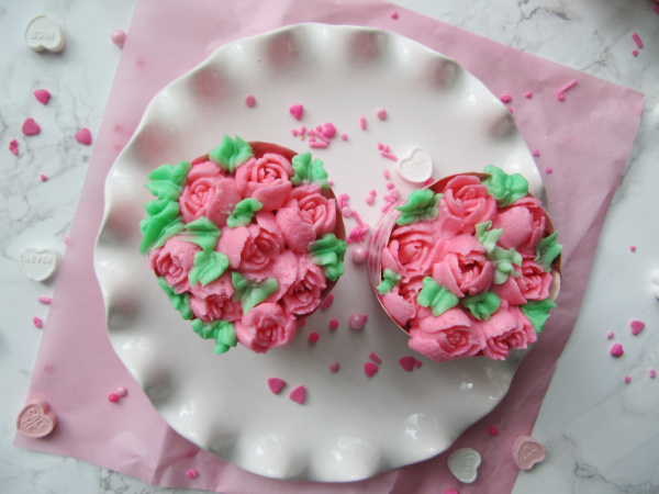 easy valentines day pink flower cupcakes