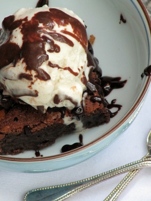 homemade sundae with brownies