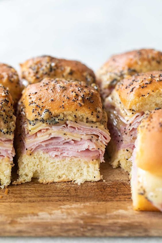 HAM AND CHEESE SLIDERS ON HAWAIIAN ROLLS!.