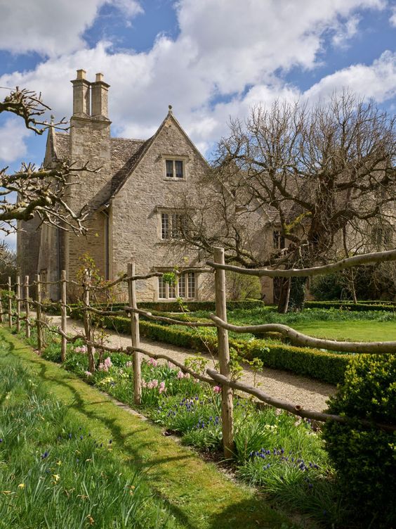 Kelmscott manor house.