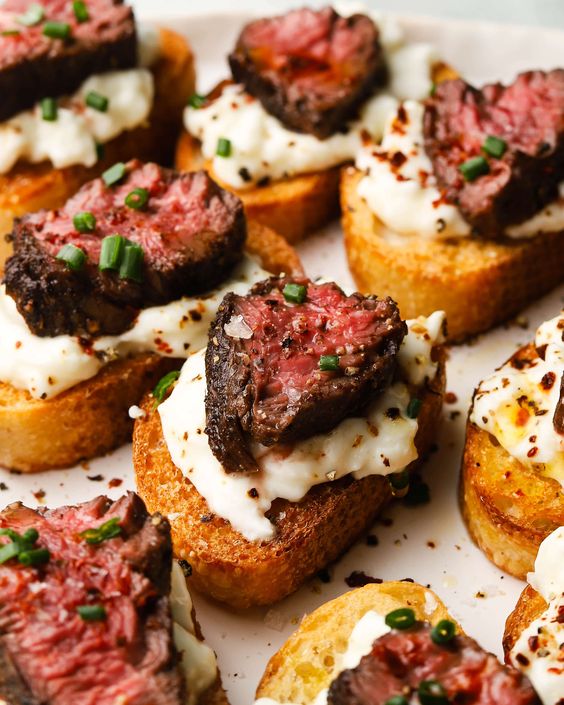 Steak crostini om a tray.