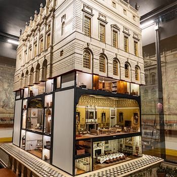 Queen Mary's Doll's House. 