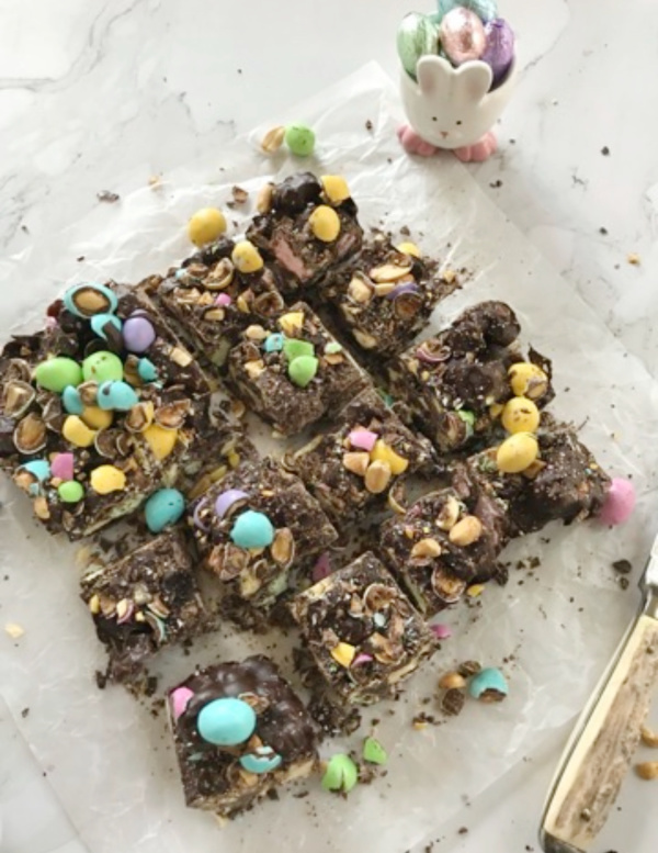 Homemade Chocolate Easter Rocky Road Candy Bar Recipe, an easy, delicious fudgy treat filled with crunchy cookies, salty nuts and sweet marshmallows.