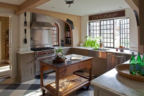 Willard and Palmer Design, Charlotte Lekakos Tudor kitchen.