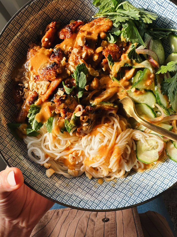 chicken satay bowls. 