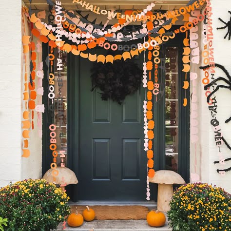 Fall Halloween porch. 